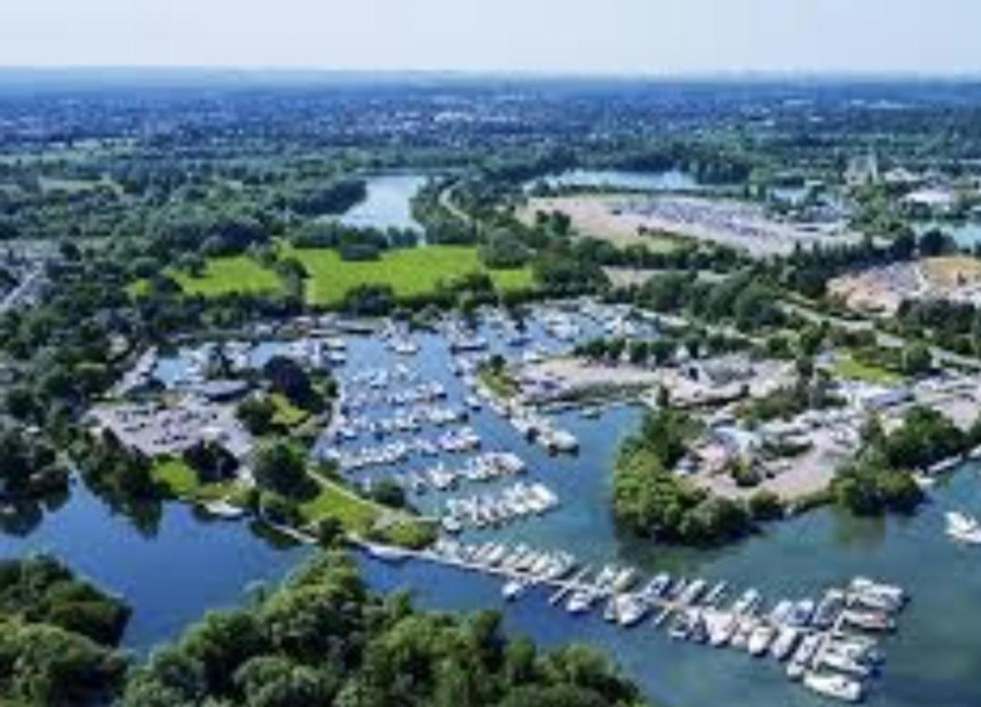 Rhapsody In Blue Hotel Chertsey Eksteriør billede